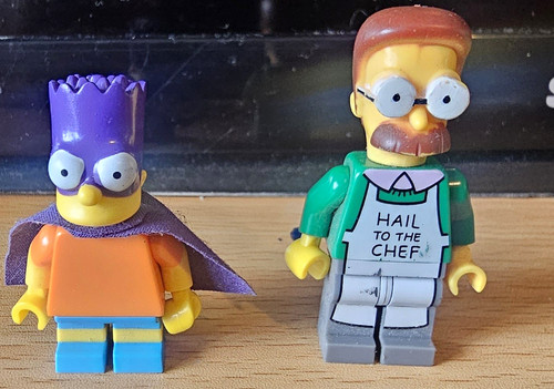 The simpsons minifigures - simpsons,